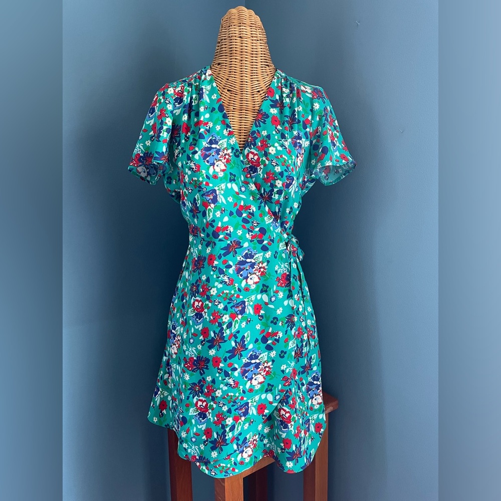 J Crew Floral Summer Wrap Dress. Size 2. Turquoise, red, blue & white. Polyester